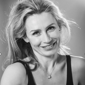 https://villa-m.fr/paris/wp-content/uploads/sites/2/2024/12/Photo-VM-300-300-sandra.jpg