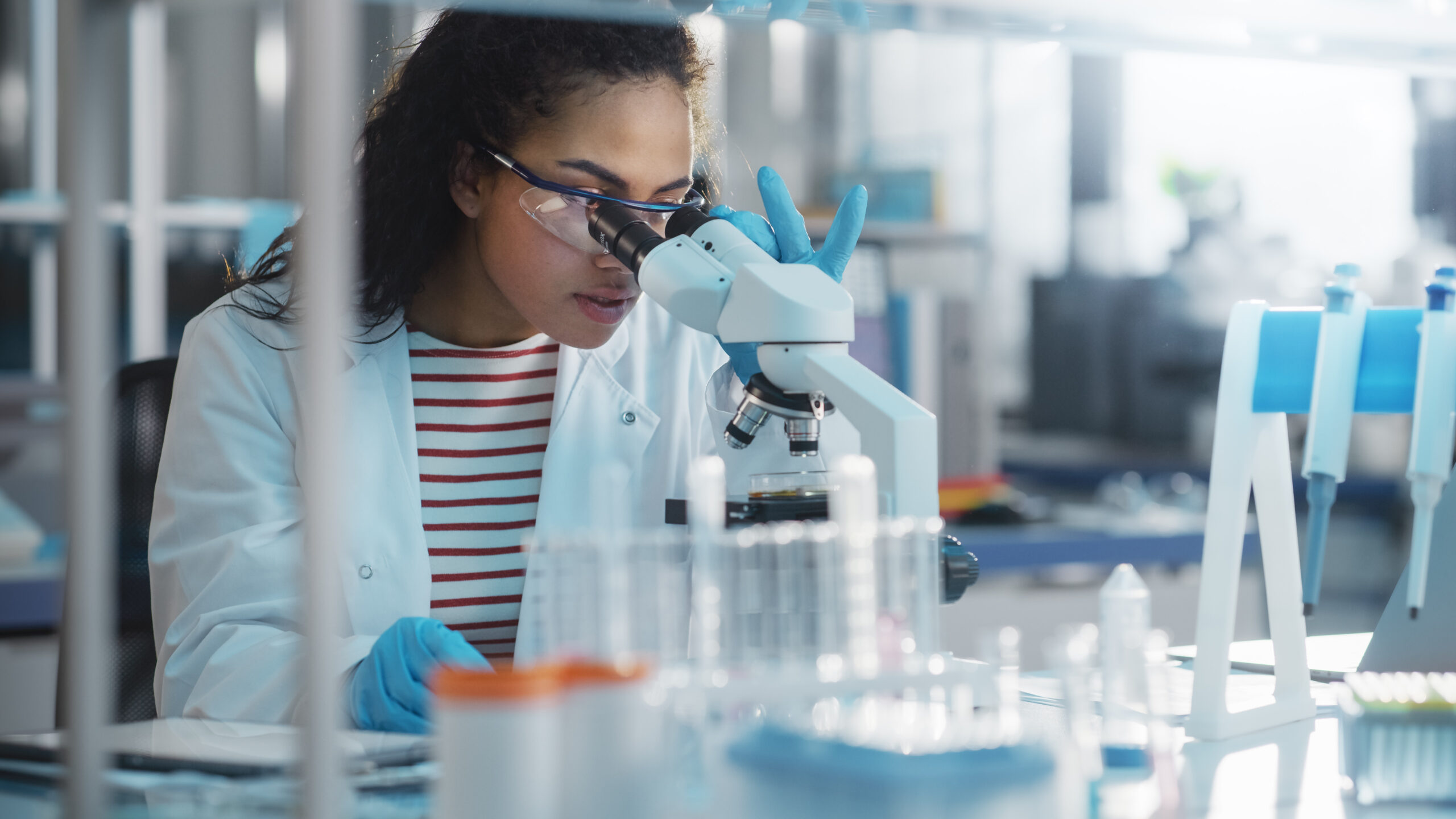 Medical,Science,Laboratory:,Portrait,Of,Beautiful,Black,Scientist,Looking,Under
