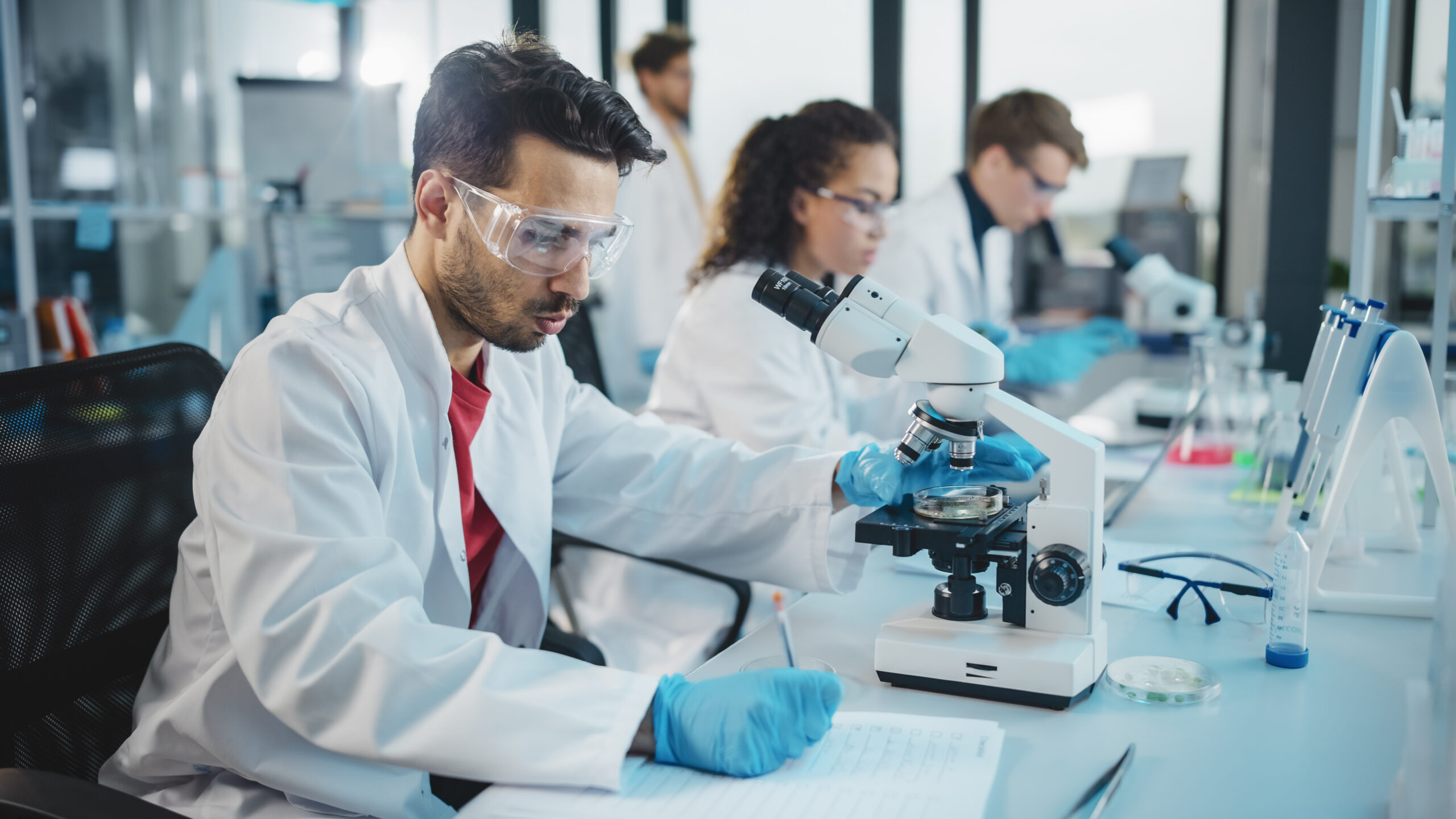 Medical,Science,Laboratory:,Portrait,Shot,Of,A,Handsome,Latin,Scientist